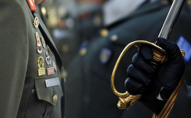 Ποιοι ένστολοι και δημόσιοι υπάλληλοι ευνοούνται και μπορούν να βγουν πιο νωρίς στη σύνταξη